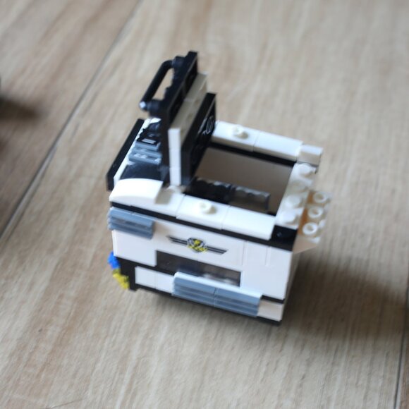 Lot of 1.283 Pounds of Legos that include Lego City SWAT Team pieces - Picture 3 of 10